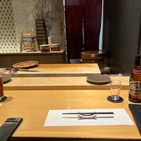 鮨 権左衛門 - 【ドリンク】
                    【右】☻キリンクラシックラガー(中瓶)(990えん)
                    【左】☻黒ウーロン茶(600えん)
                    ✨.ﾟ･*..☆.｡.:*✨.☆.｡.:. *:ﾟ ✨.ﾟ･*..☆.｡.:*✨.☆.｡.:. *:ﾟ
                    