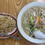 チャンポン福龍 - 焼きめし{普通}・ちゃんぽん{大盛}のセットです♪                ちぢれ細麺なのでペロって完食(^.^)