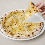 b Kitchen - クワットロフォルマッジ