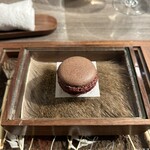 ラチュレ - 「鹿の血のマカロン」