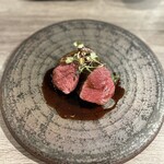 ラチュレ - 「蝦夷鹿のロースト」は柔らかく臭みなく、本当に素晴らしいメイン。