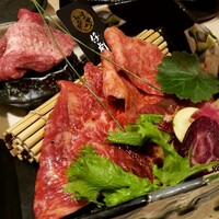 牛刺しと焼肉 仔虎 クリスロード店 - 厳選ランチ