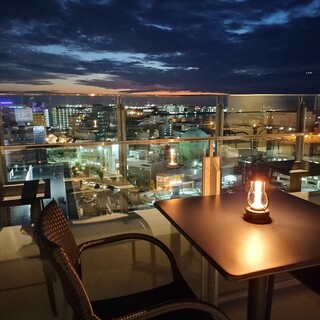 SKY BAR AUGUST MOON_2