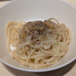 グラスコート - チーズケースで和えたパスタ