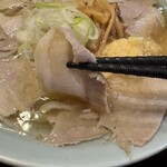 ENISHI総本店 - チャーシュー　薄いけど多いです