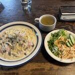 リトル・ハウス - 料理写真:きのこクリームパスタ