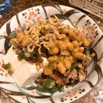 タイニーカフェ - 納豆丼のあたまのせ冷奴 煮卵付き