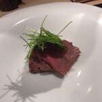 汐見 - お肉料理「鹿の玉ねぎソース」。