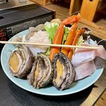 いわない温泉高島旅館 - 海鮮鍋の具材です