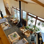 いわない温泉高島旅館 - 2階の吹抜けからロビーを見下ろす