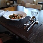 ラ ビストリア - ナスとほうれん草のミートソース（パッパルデッレ）