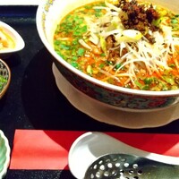 神田 雲林 - 担々麺 1250円 (お茶碗ご飯は後から来ました。)