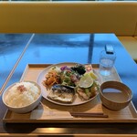 SUNDAY MONDAY Kitchen - 