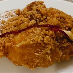 ラ ブティック ドゥ ジョエル・ロブション 丸の内ブリックスクエア店 - 中にリンゴやカスタードたっぷり。ずっしり重いです。