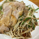 人生餃子 - 皿台湾...簡単言うと辛いニンニク醤油焼きそば...かなぁ