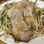 人生餃子 - デカい、厚いチャーシュー