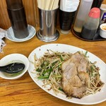 人生餃子 - 皿台湾　チャーシュー乗せ　スープ付き