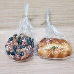 食ぱんの店 春夏＋秋冬 三宮センタープラザ店 - 会社で食べた3色豆パン、ちくわパン