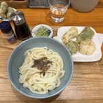 手打ちうどん 上を向いて - かしわ天はマスト