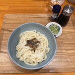 手打ちうどん 上を向いて - だし醤油で味の調整