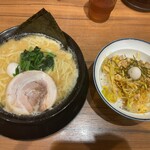 横浜家系ラーメン春吉家 - 