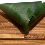 ロイヤルブルーティー六本木ブティック・ザ ティー バー - よもぎの生麩