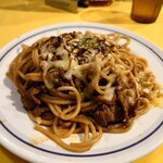 関谷スパゲティ - 自家製 赤ワイン麺 炙りチーズハッシュドビーフ