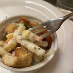 クリスティー - トーストにはマカロニサラダがついてます。