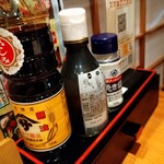 三代目網元　魚鮮水産 シャミネ鳥取店 - やっぱりお造りには良い醤油が要ります。塩もあったかな？