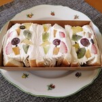 ベリーココ - テイクアウトしたフルーツサンド…3個入り♪