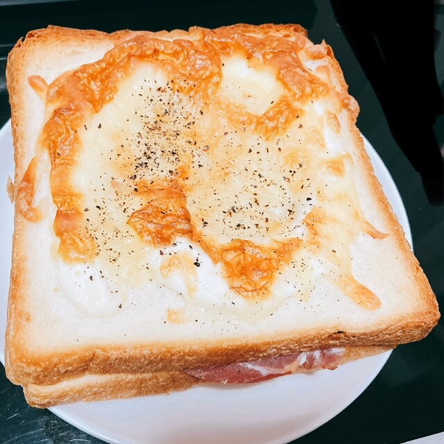 日暮里中央通り沿いで店内で一から作っているパン屋さん』by y31-t775