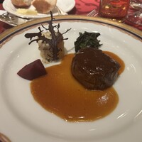 ホテル日航福岡 - 肉料理は牛フィレ肉のシャリアピン仕立て、黒胡椒風味のトリュフポムドフィノワーズが添えてありました。