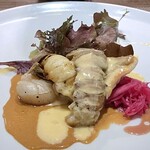 キャトルラパン - 鯛のソテー・うちわ海老・ホタテ
      オマールのソースと白ワインソース