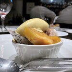 キャトルラパン - デザート
      抹茶ムース・フルーツ・白玉・小豆・さつまいものアイス