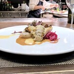 キャトルラパン - 鯛のソテー・うちわ海老・ホタテ
      オマールのソースと白ワインソース