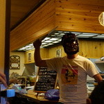  岩手へ転勤で戻る彼へ、参加者の皆様から、秋田を忘れないように、ナマハゲのお面とナタがプレゼントされました・・(´∀｀)