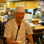 酒讃家 -  マムシを持ち、次のメニューは、コレを使うという店主・・(；´Д`A