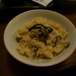酒讃家 -  山菜炊き込み御飯・・このまま食べると普通に美味しいけど、マムシの出汁をかけろっていうもんだから、チョット不安・・(￣◇￣;)