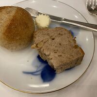 ザ・フジヤ - 全粒粉(?)と　クルミのパン