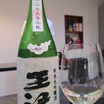 日本料理 TOBIUME - お酒⑰王禄 純米大吟醸 袋吊り 斗瓶取り 無濾過生原酒(島根)
      米品種:島根県東出雲産山田錦100%、精米歩合:35%