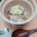 日本料理 TOBIUME - ②九絵(山口県角島産)の蕪蒸し、蕪&蕪の葉&銀杏(全て福岡県若松産)&木耳(福岡県小倉産)の餡掛け 
      九絵は食べ応えのある厚み、蕪のジアスターゼは消化に良く味わいだけでなく胃袋にも優しい