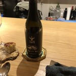 forare - 赤ワインと自家製パンも塩が効いて美味しい