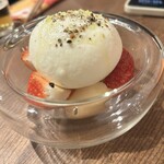 ネコシャク - いちごとラフランスのブラッターチーズ