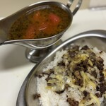 かれーの店 うどん  - オイスターゴッド（薬膳）、トマトトッピング、ご飯大盛り