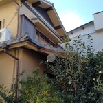 すしやのたい悟 - 建屋を横からみると・・２階で１２人迄の会食が出来ます。