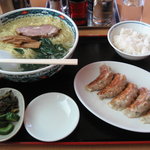 ラーメン慈苑 - ラーメン　餃子