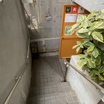 ロールキャベツ専門店 rolls - 地下階段