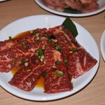 大衆焼肉酒場 韓味 上野本店 - 和牛カルビ    ¥1,390