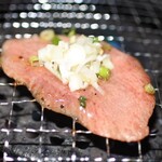 大衆焼肉酒場 韓味 上野本店 - 上ネギタン塩    ¥1,390