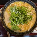 一二三屋 - 真上から、肉味噌うどん。スープたっぷり、具材たっぷり。